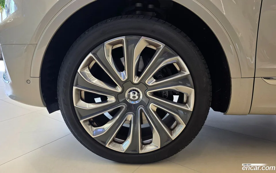 Bentley Bentayga 4.0 V8 EWB 2025 — миниатюра 3