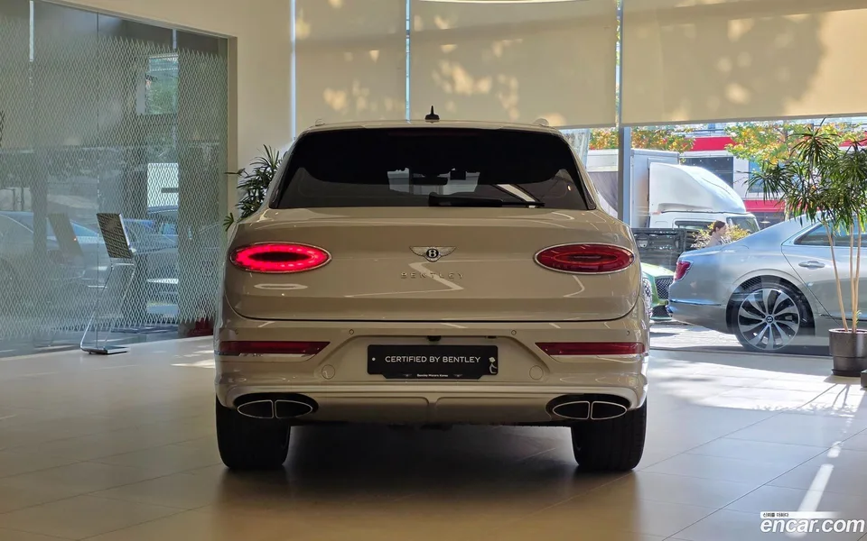 Bentley Bentayga 4.0 V8 EWB 2025 — миниатюра 4