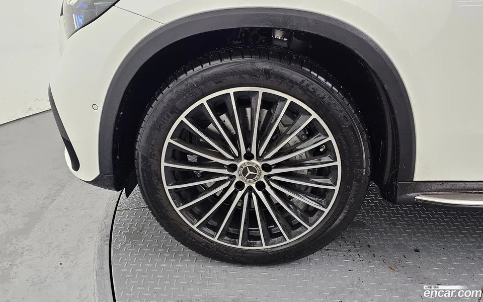 Mercedes-Benz GLC-Class GLC300 4MATIC AMG Line 2025 — thumbnail 2