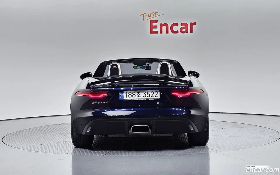 Jaguar F-Type P300 2023 — миниатюра 4