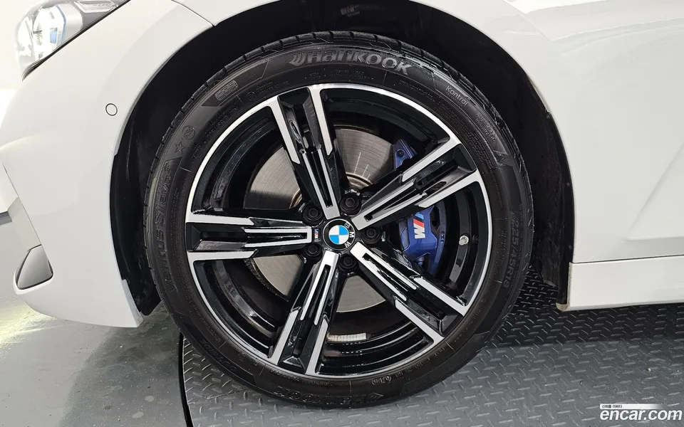 BMW 3 Series 320i M 2023 — миниатюра 2
