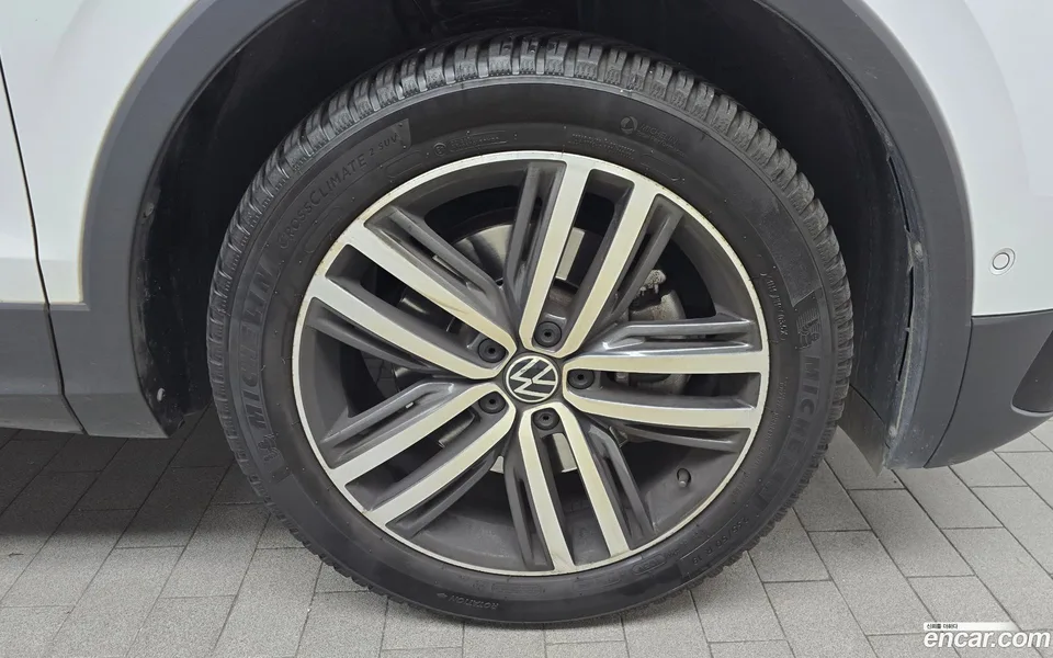 Volkswagen Tiguan Allspace 2.0 TSI 2023 — миниатюра 2