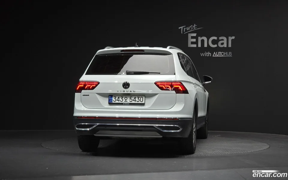 Volkswagen Tiguan Allspace 2.0 TSI 2023 — миниатюра 4