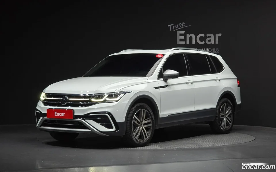 Volkswagen Tiguan Allspace 2.0 TSI 2023 — фото 1, купить с доставкой в Москву