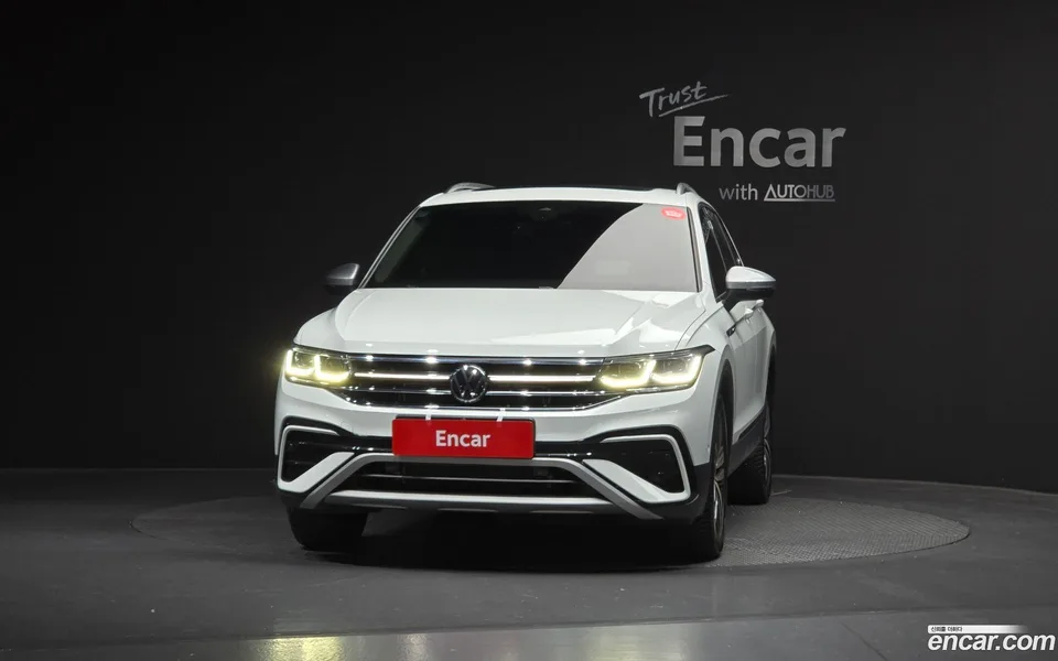 Volkswagen Tiguan Allspace 2.0 TSI 2023 — миниатюра 3