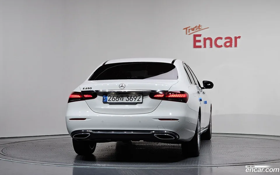 Mercedes-Benz E-Class E250 2022 — миниатюра 4