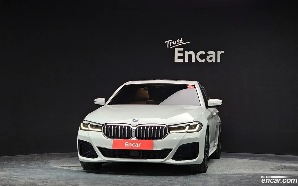 BMW 5 Series 520i M 2023 — thumbnail 3