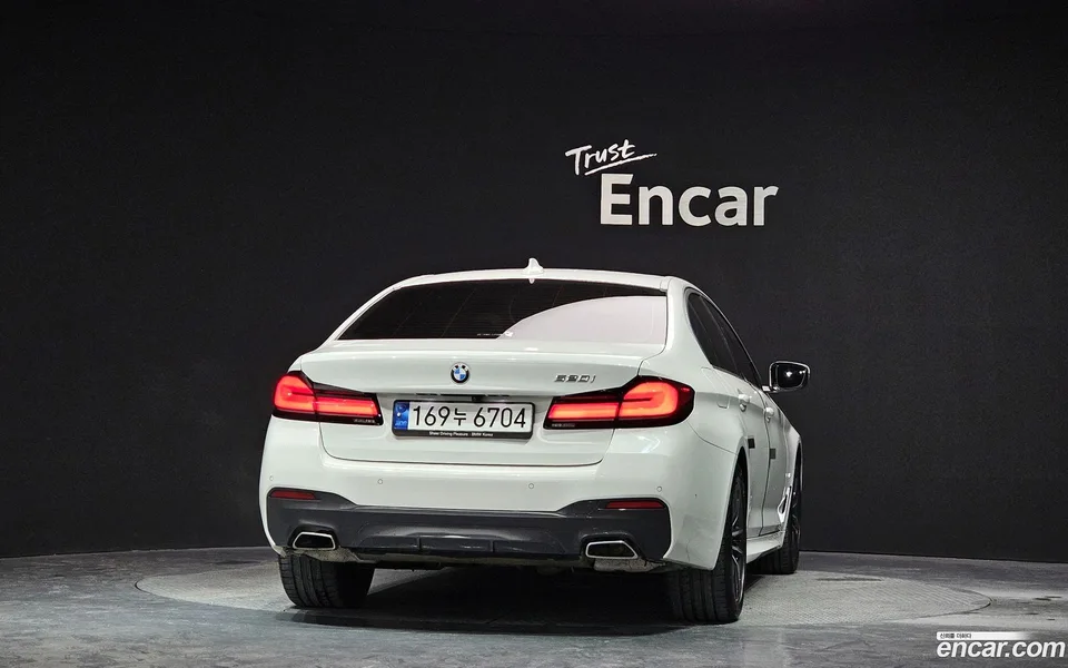 BMW 5 Series 520i M 2023 — thumbnail 4