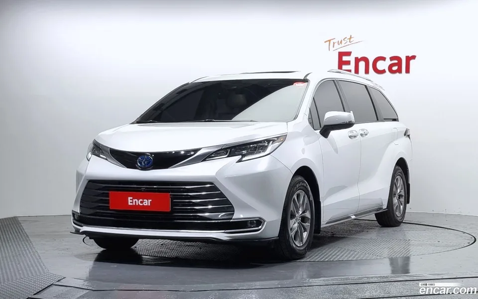 Toyota Sienna 2.5 AWD 2023 — фото 1, купить с доставкой в Москву