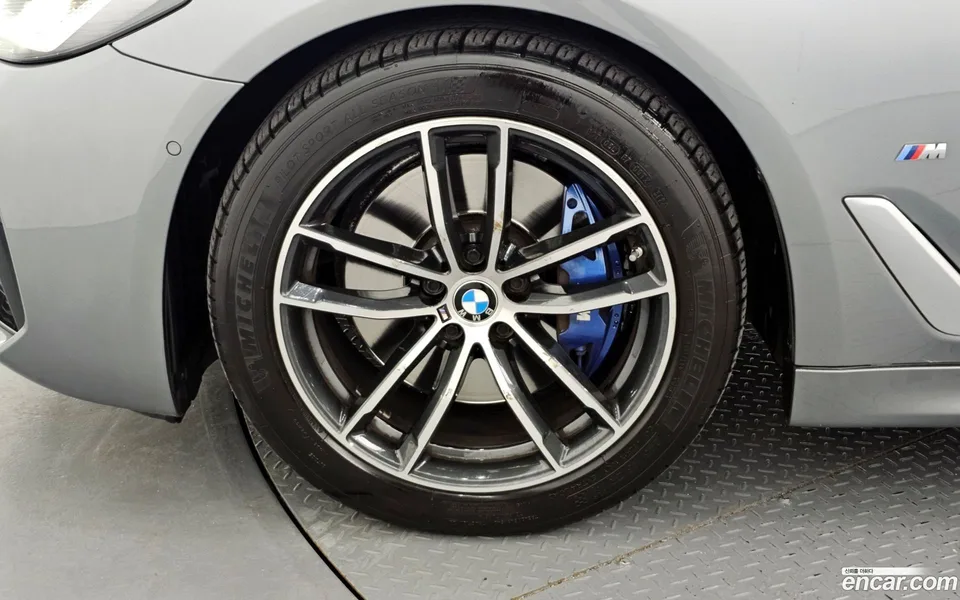 BMW 5 Series 520i M 2023 — миниатюра 2