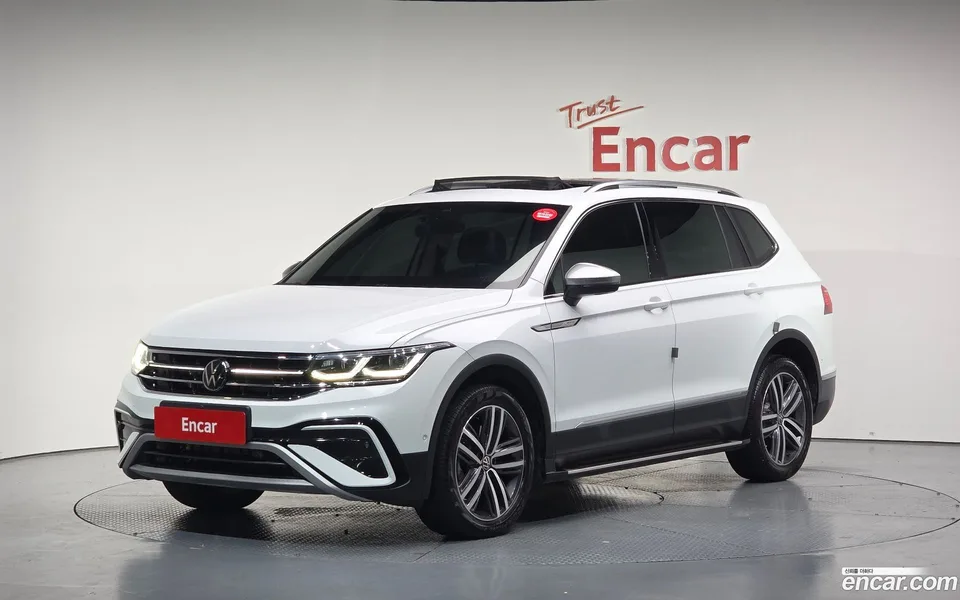Volkswagen Tiguan Allspace 2.0 TSI 2022 — фото 1, купить с доставкой в Москву
