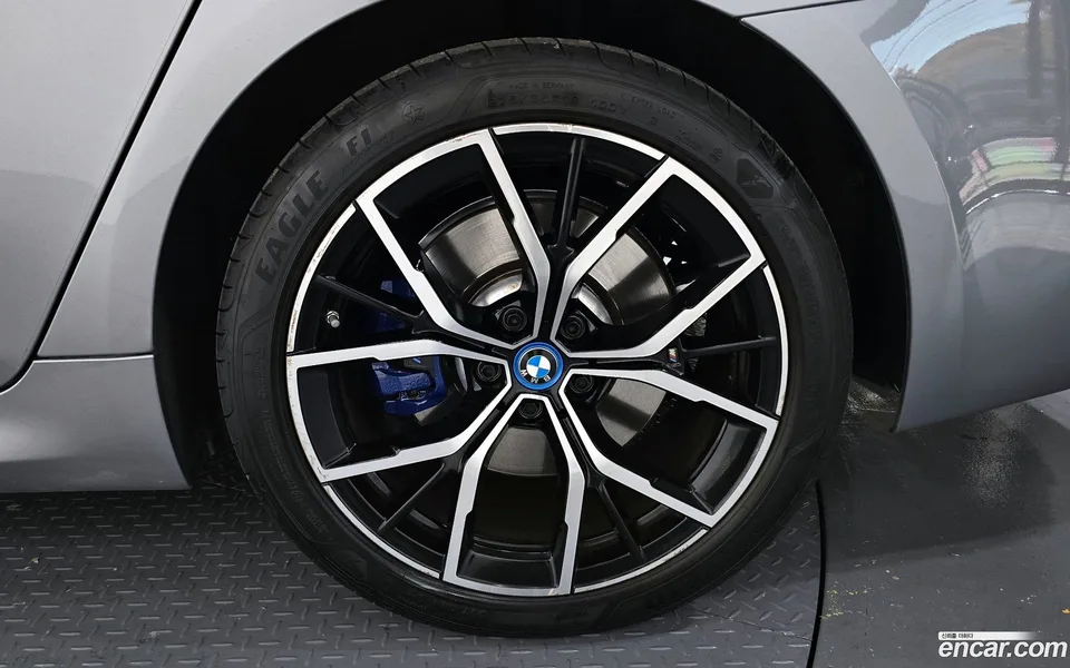 BMW 5 Series 530e M 2022 — миниатюра 2