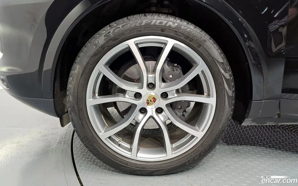 Porsche Cayenne 3.0 2023 — миниатюра 2