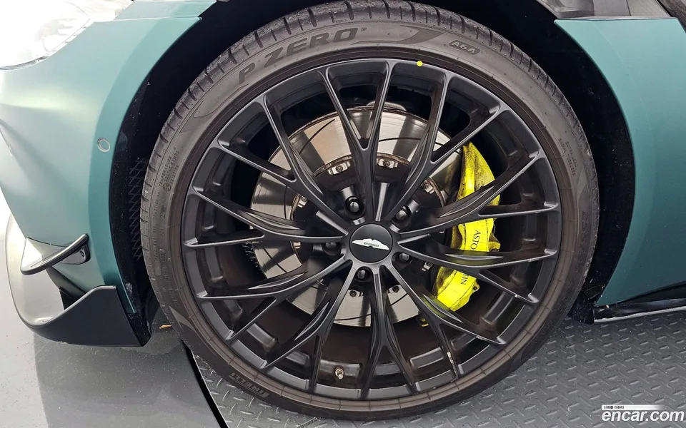 Aston Martin Vantage 4.0 V8 F1 2022 — миниатюра 2