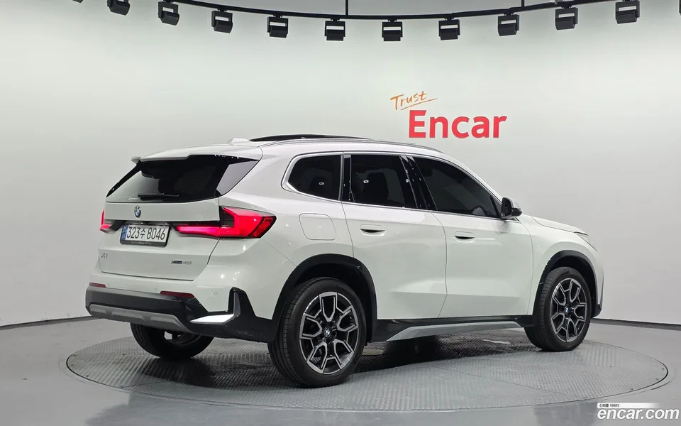 BMW X1 xDrive 20i xLine 2024 — миниатюра 2