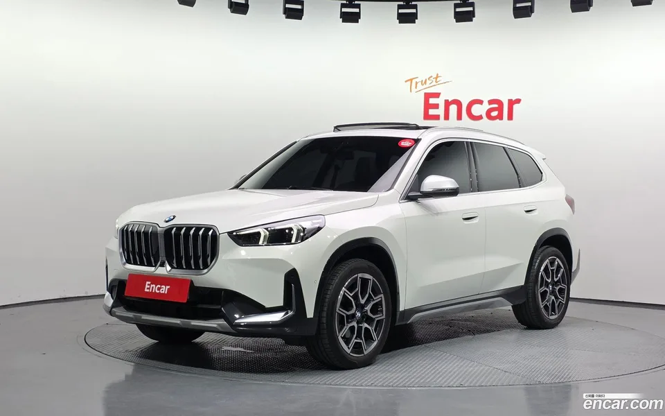 BMW X1 xDrive 20i xLine 2024 — фото 1, купить с доставкой в Москву