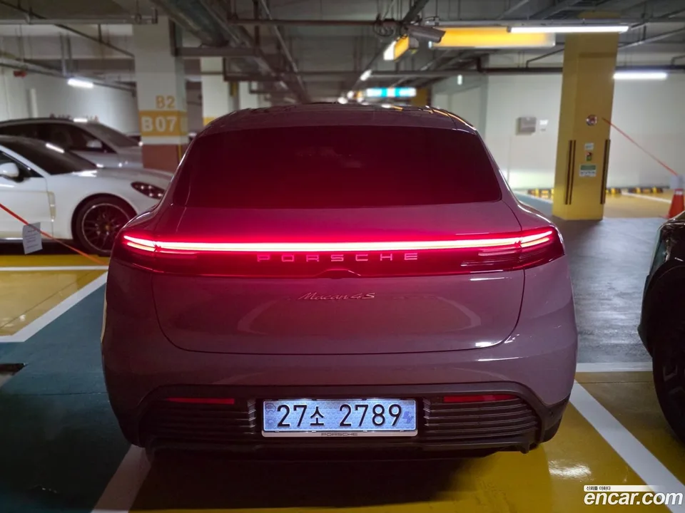 Porsche Macan Electric 4S 2025 — миниатюра 4