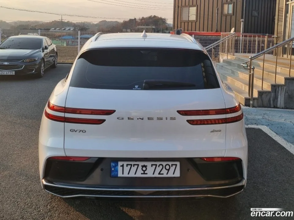 Genesis GV70 2.5T AWD 2024 — миниатюра 2