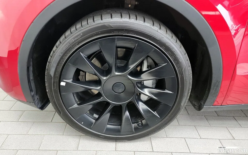 Tesla Model Y AWD 2023 — миниатюра 2