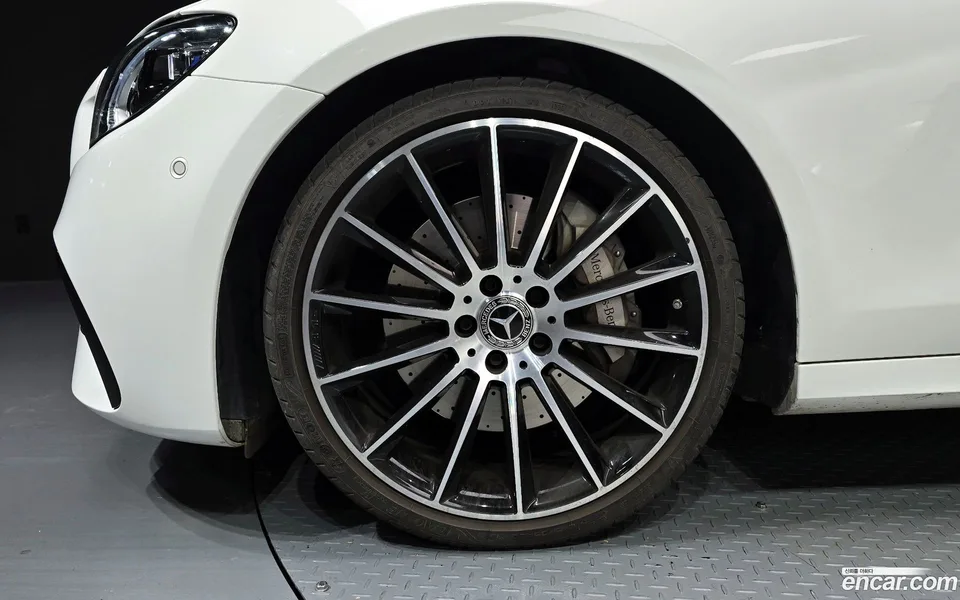 Mercedes-Benz E-Class E350 4MATIC AMG Line 2023 — миниатюра 2
