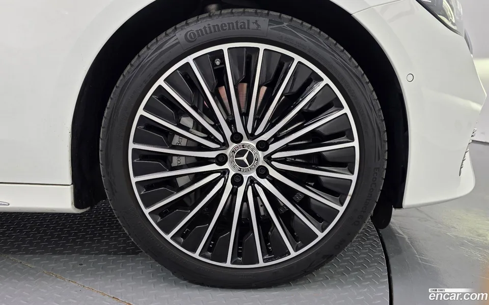 Mercedes-Benz E-Class E450 4MATIC 2024 — thumbnail 2