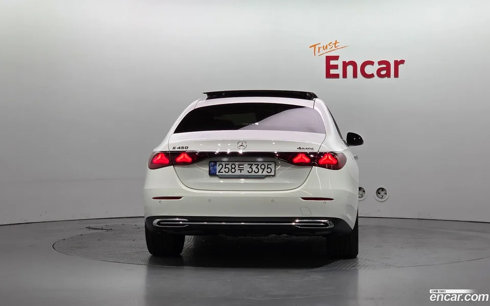 Mercedes-Benz E-Class E450 4MATIC 2024 — thumbnail 4