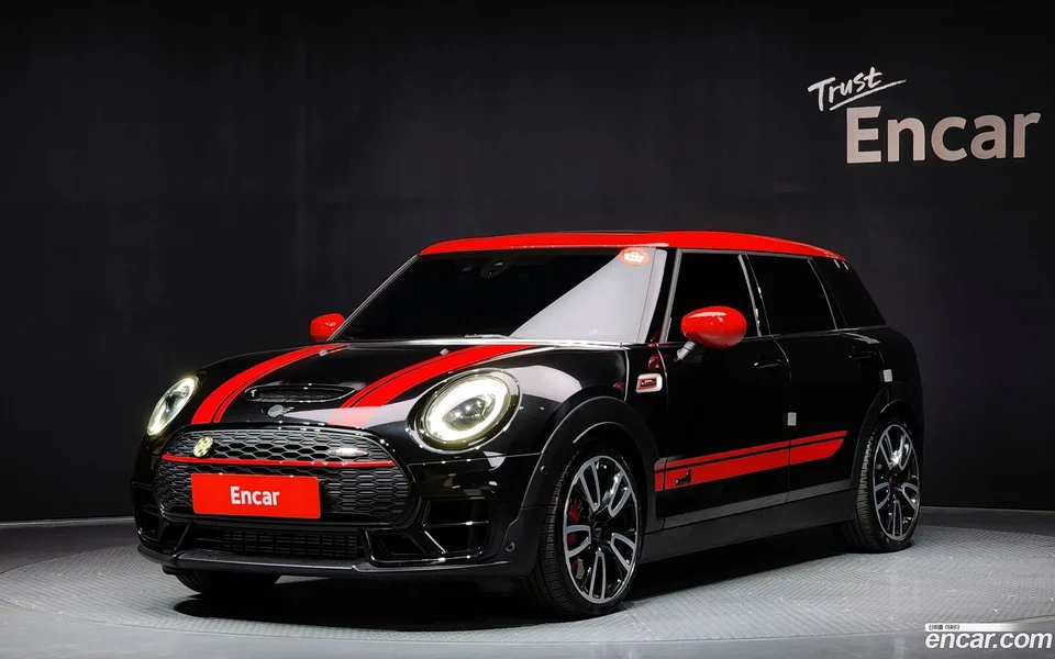 MINI Cooper S Clubman JCW 2022 — фото 1, купить с доставкой в Москву