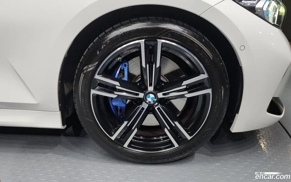 BMW 3 Series 320i M 2022 — миниатюра 2