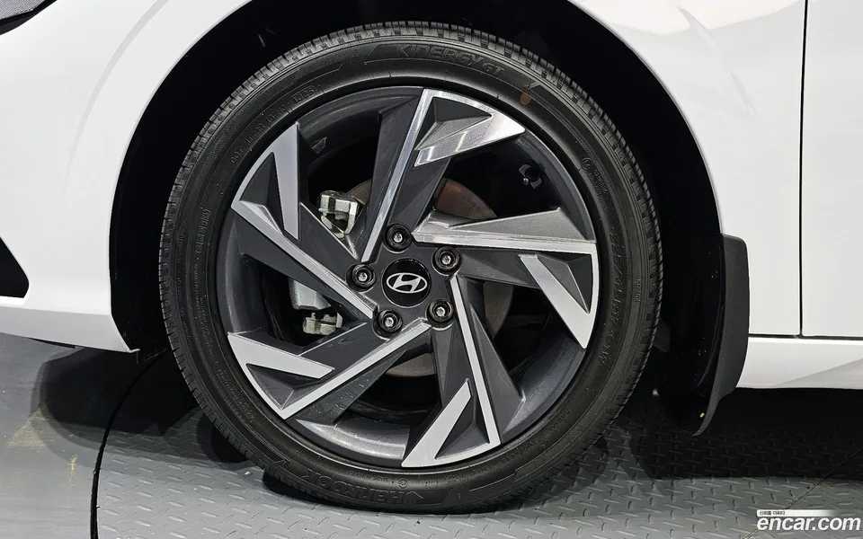 Hyundai Avante CN7 Hybrid 2025 — миниатюра 2
