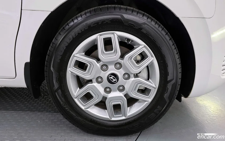 Hyundai Staria L3.5 3 2024 — миниатюра 2