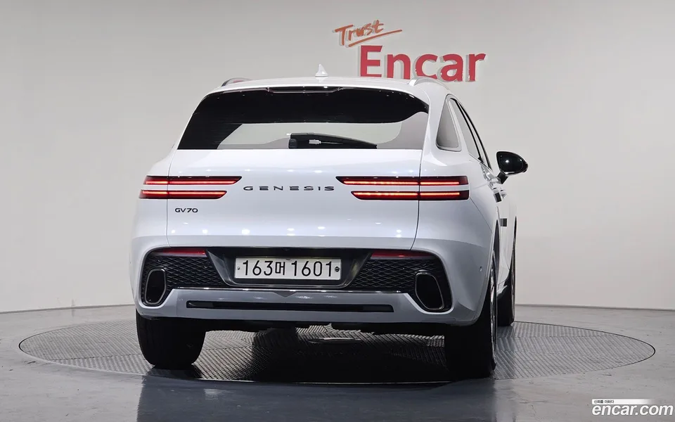 Genesis GV70 2.5T 2WD 2023 — миниатюра 4