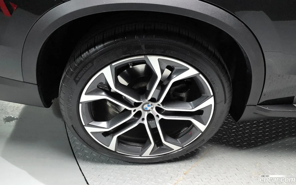 BMW X5 xDrive 40i xLine 2022 — миниатюра 2