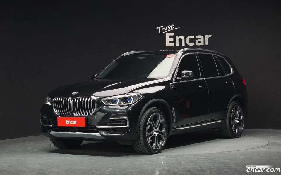 BMW X5 xDrive 40i xLine 2022 — фото 1, купить с доставкой в Москву