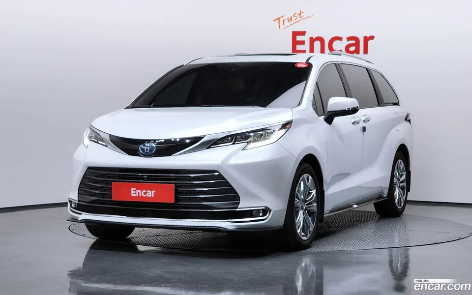 Toyota Sienna 2.5 2WD 2023 — фото 1, купить с доставкой в Москву