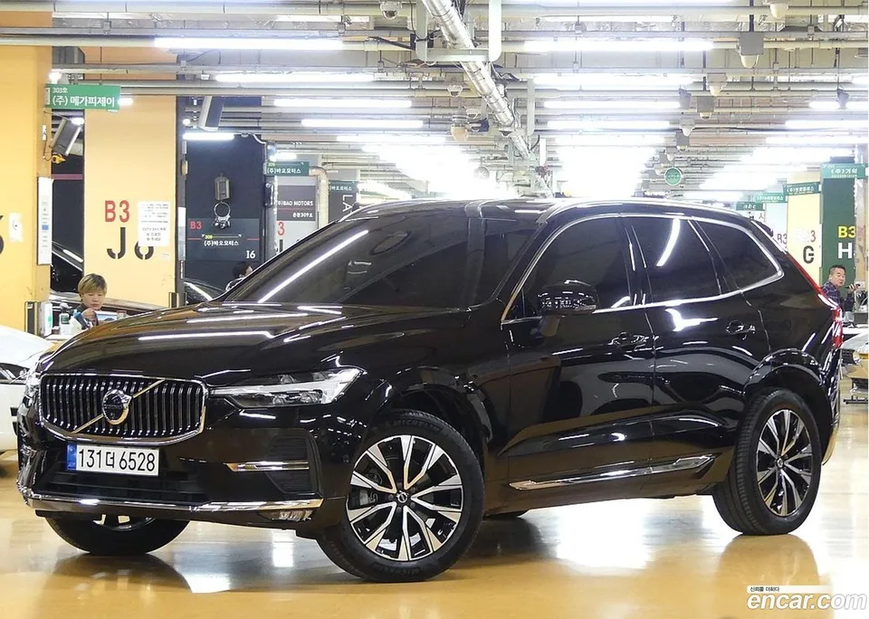 Volvo XC60 B5 2024 — фото 1, купить с доставкой в Москву