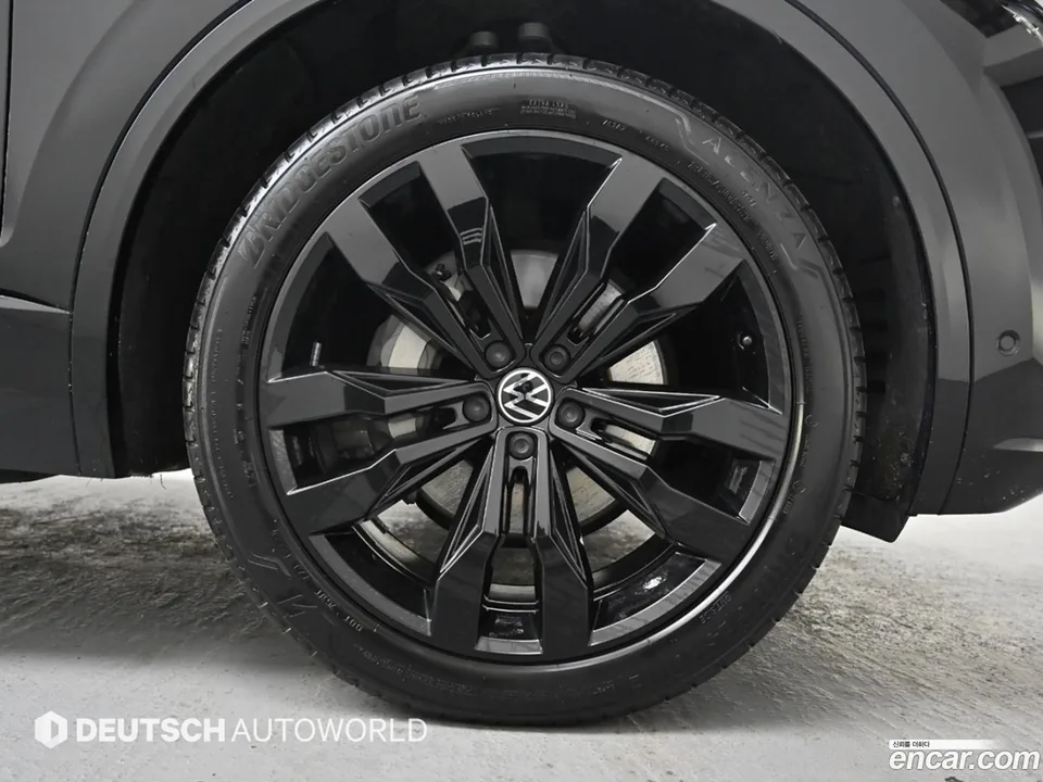 Volkswagen Touareg 3.0 TDI R-Line 2023 — миниатюра 2