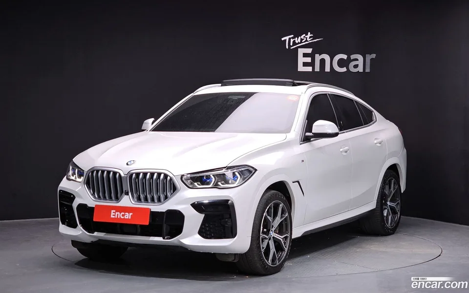 BMW X6 xDrive40i M 2022 — фото 1, купить с доставкой в Москву