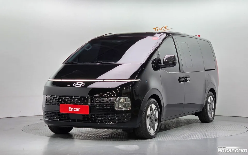 Hyundai Staria 9 2025 — фото 1, купить с доставкой в Москву