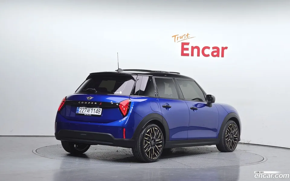 MINI Cooper S 5 2025 — миниатюра 2