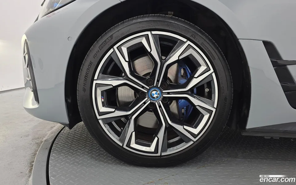 BMW i4 eDrive40 M 2023 — миниатюра 2