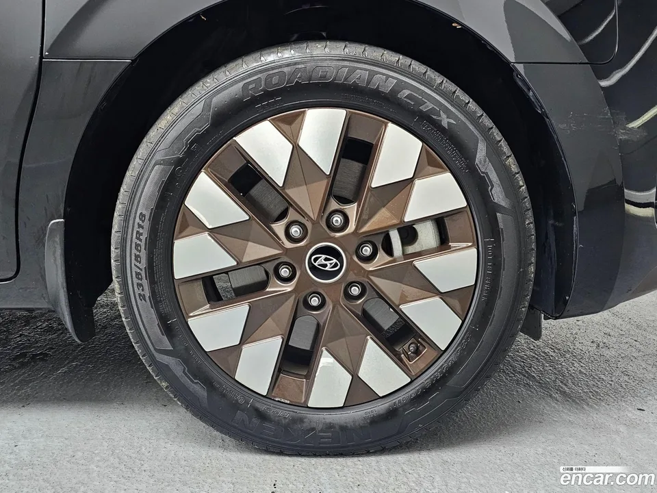 Hyundai Staria 4WD 9 2023 — миниатюра 2