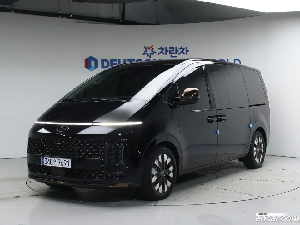 Hyundai Staria 4WD 9 2023 — фото 1, купить с доставкой в Москву