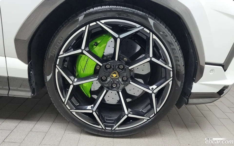 Lamborghini Urus 4.0 V8 2023 — миниатюра 2