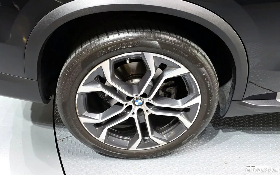 BMW X5 xDrive 40i xLine 2022 — миниатюра 2
