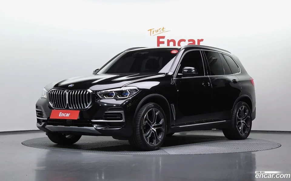 BMW X5 xDrive 40i xLine 2022 — фото 1, купить с доставкой в Москву