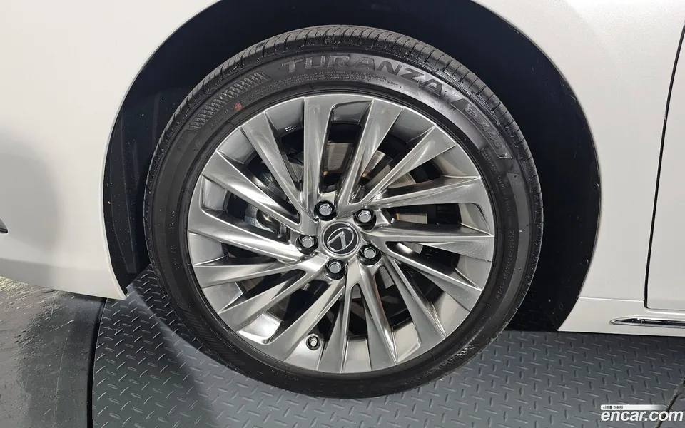 Lexus ES 300h 2025 — миниатюра 2