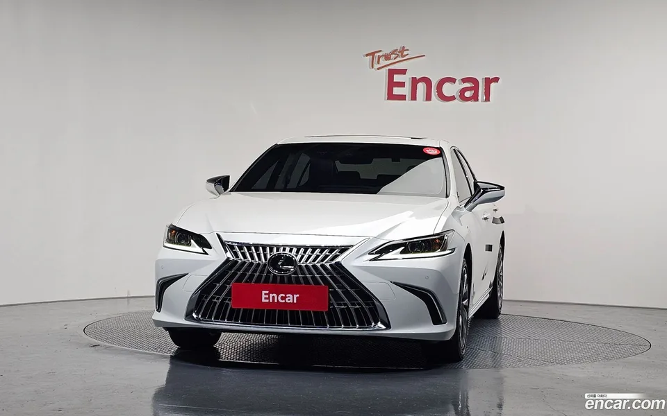 Lexus ES 300h 2025 — миниатюра 3
