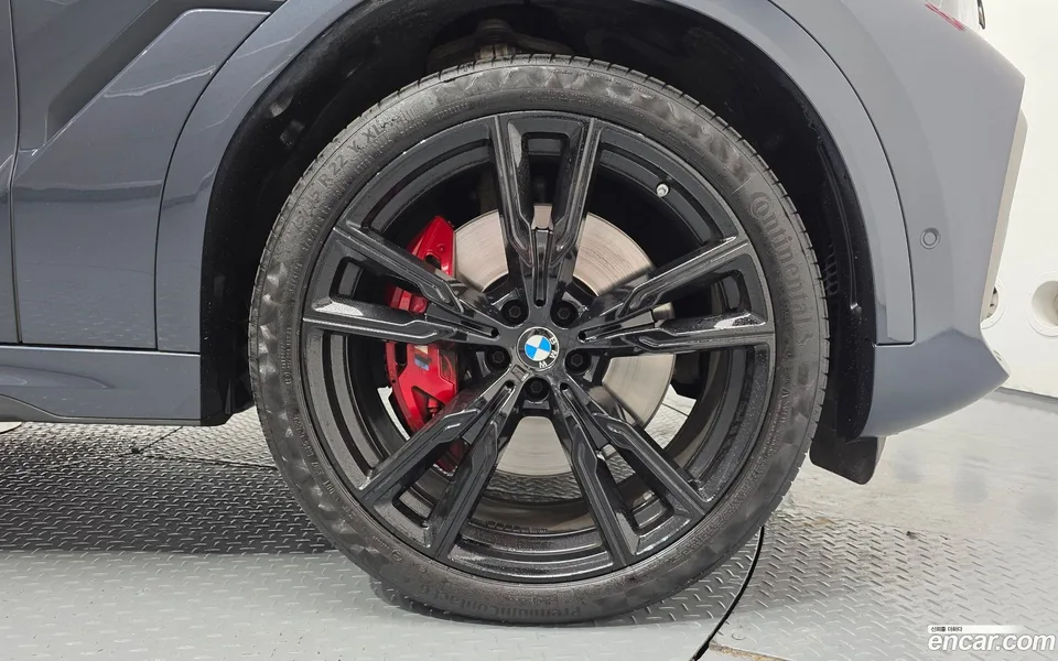 BMW X6 M50i 2022 — миниатюра 2