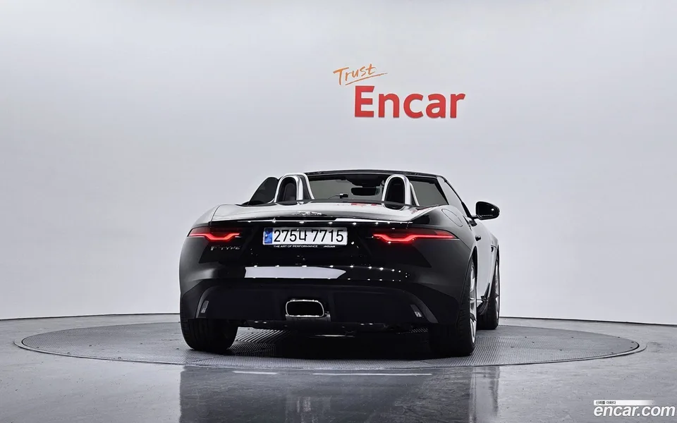 Jaguar F-Type P300 2023 — миниатюра 4