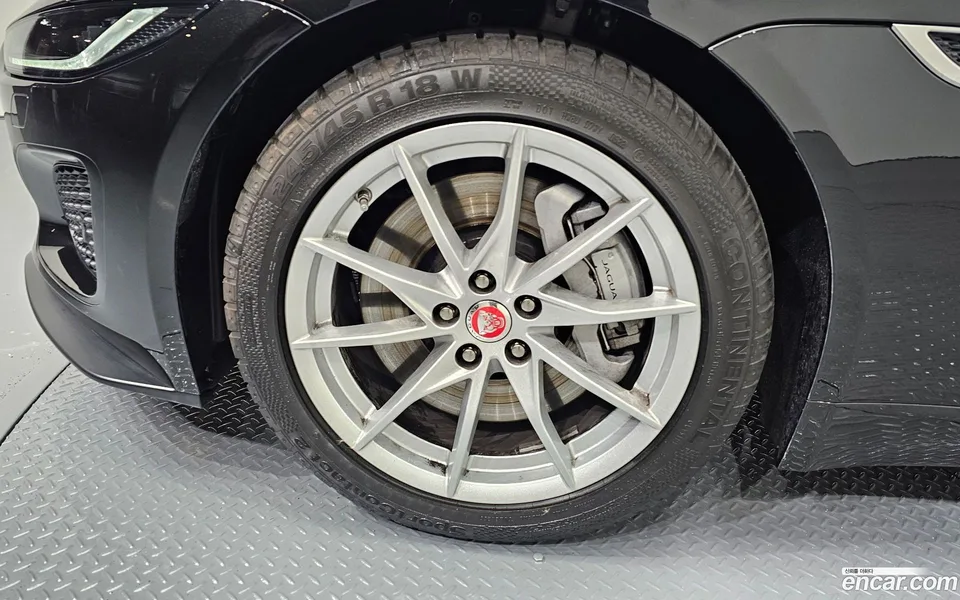 Jaguar F-Type P300 2023 — миниатюра 5